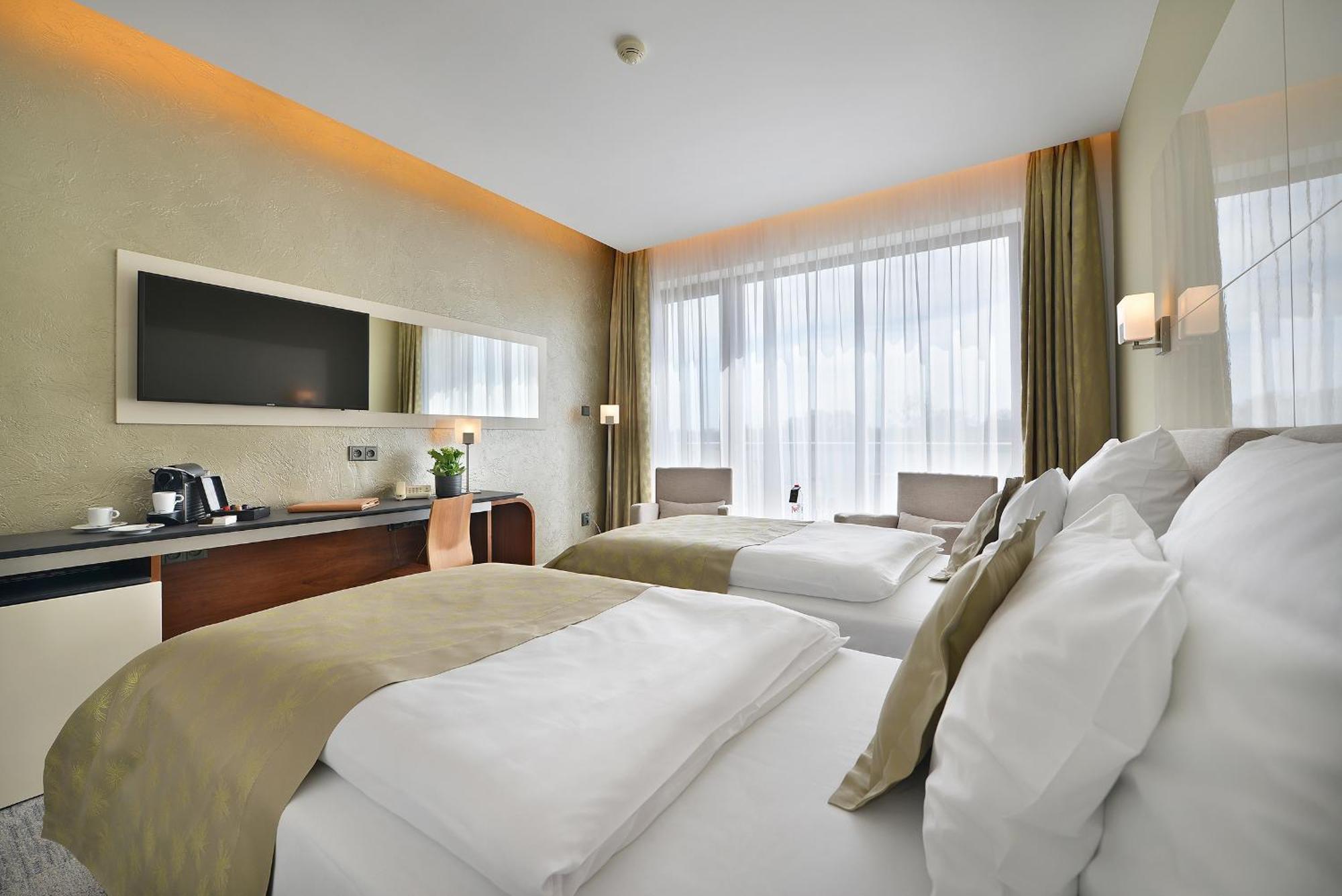 Wellness Hotel Diamant Hluboka nad Vltavou Exterior photo