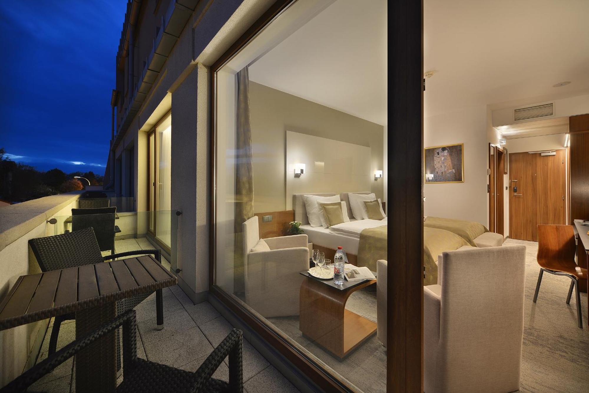 Wellness Hotel Diamant Hluboka nad Vltavou Exterior photo
