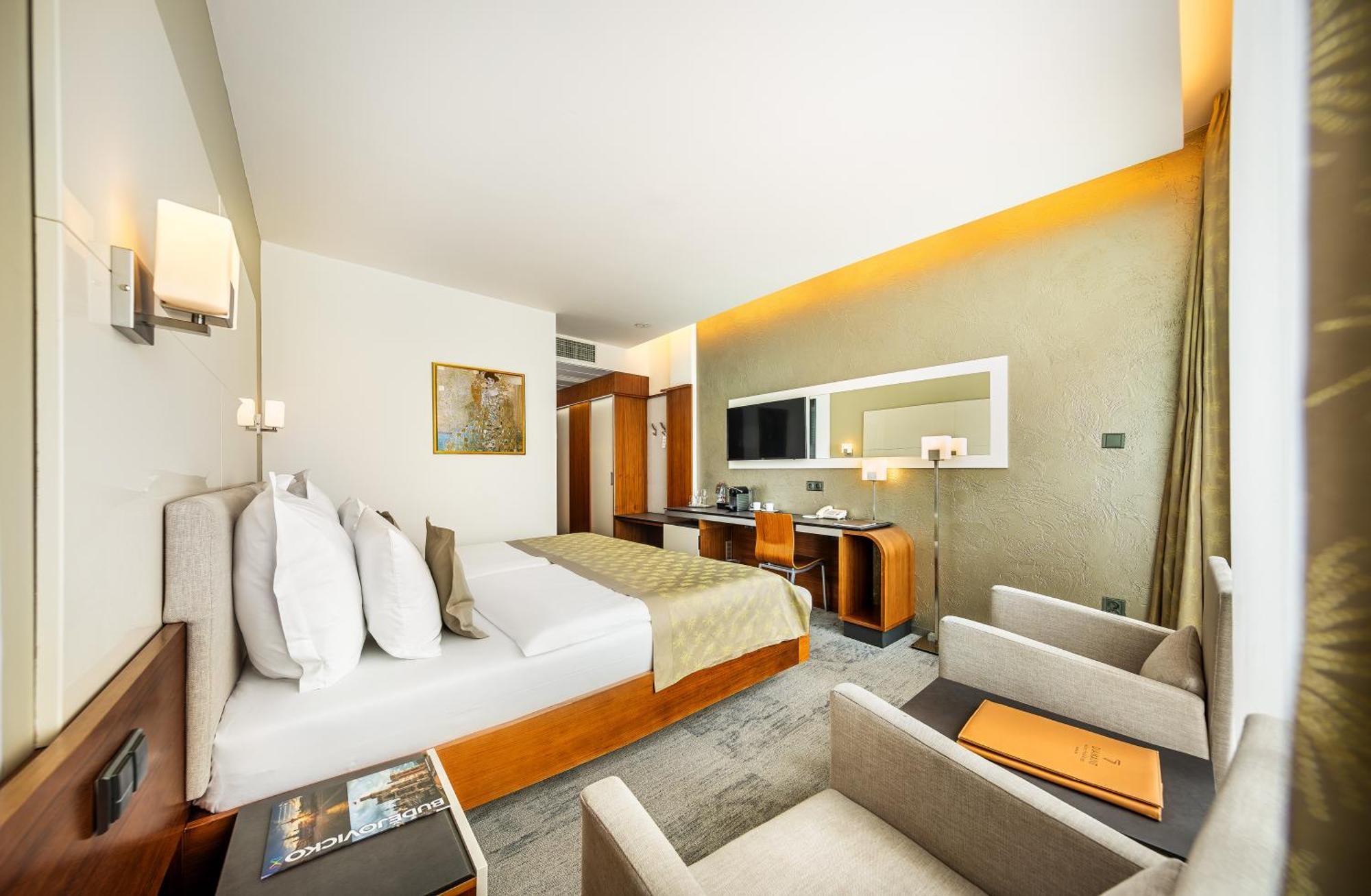 Wellness Hotel Diamant Hluboka nad Vltavou Exterior photo