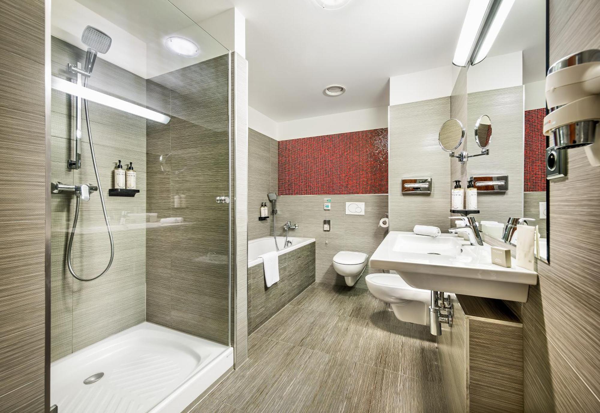 Wellness Hotel Diamant Hluboka nad Vltavou Exterior photo
