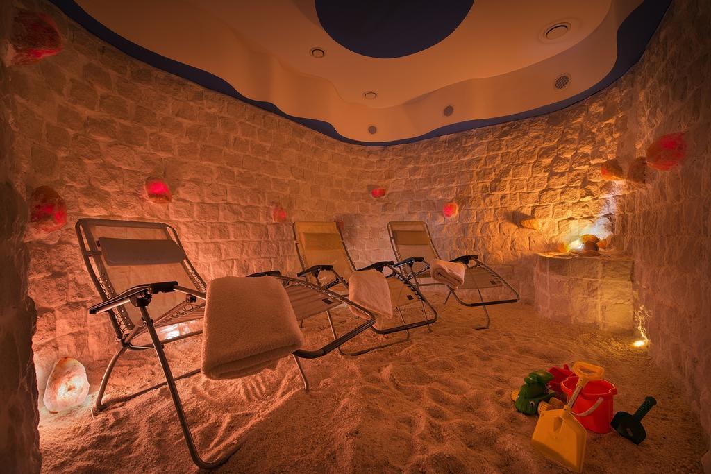Wellness Hotel Diamant Hluboka nad Vltavou Exterior photo