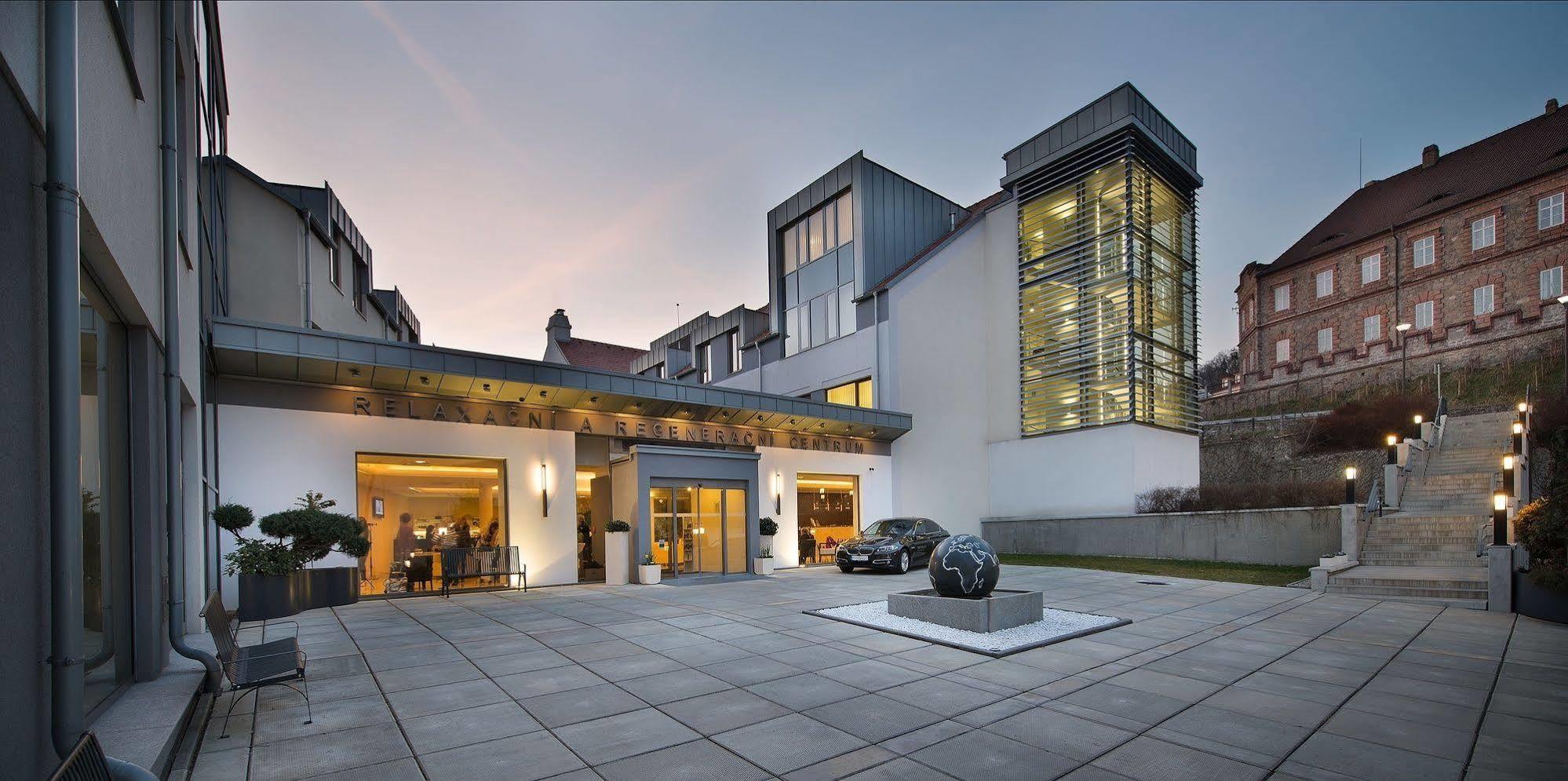 Wellness Hotel Diamant Hluboka nad Vltavou Exterior photo